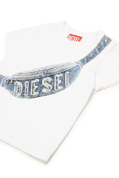 Hip-pack graphic t-shirt